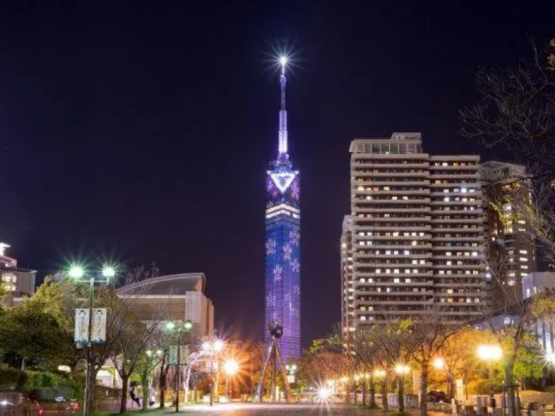Fukuoka Gece Turu: Kule, Nehir Gezisi ve Yatai Lezzetleri