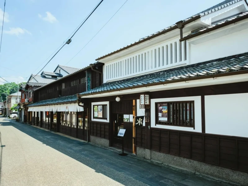 Fukuoka'da Fukoji Tapınağında Meditasyon ve Doğa Huzuru