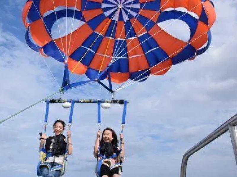 Lealea Lounge'dan Pickup ile Okinawa'da Muhteşem Parasailing