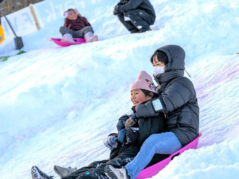 Hokkaido Karında İlk Kayak Keyfi