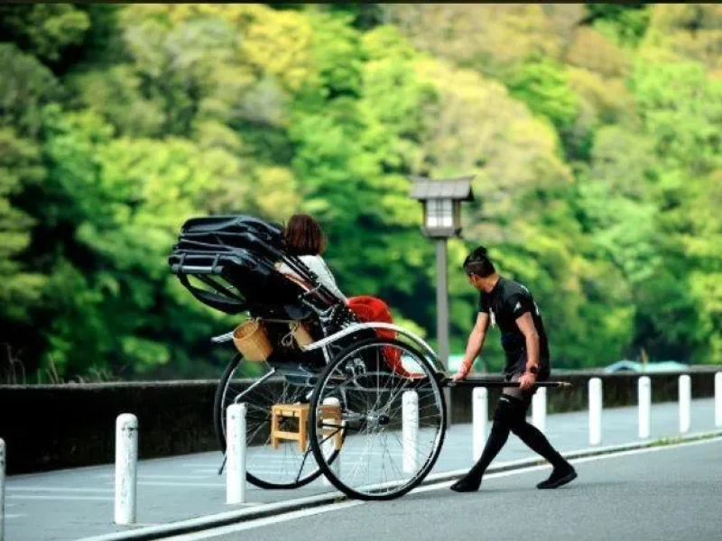 Arashiyama'da Geleneksel Rikşa Turuyla 30 Dakika