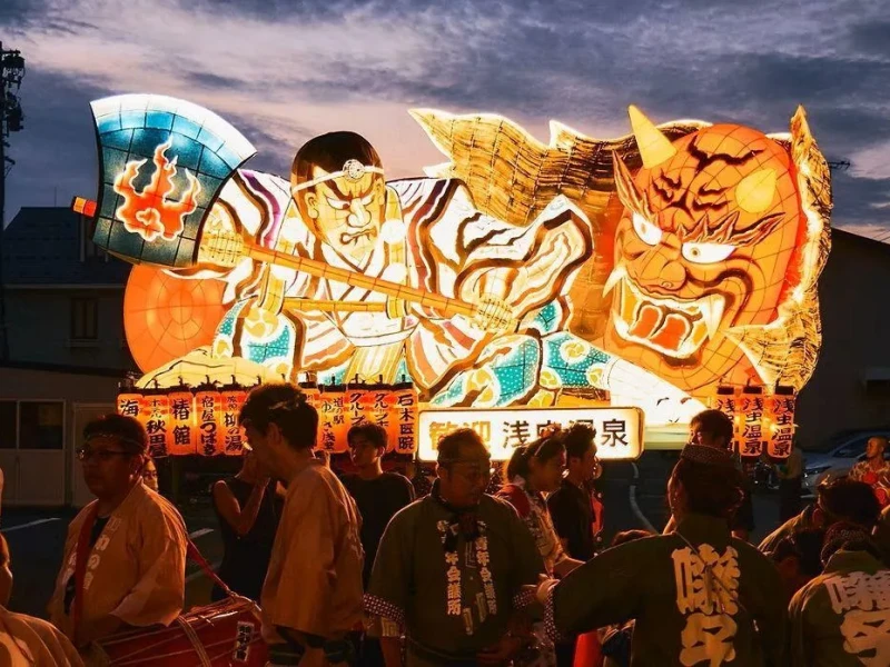 Kışın Işıltısı: Nebuta ve Havai Fişek Turu