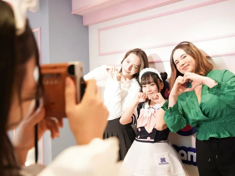 Sapporo'da Sevimli Maid Kafe Deneyimi