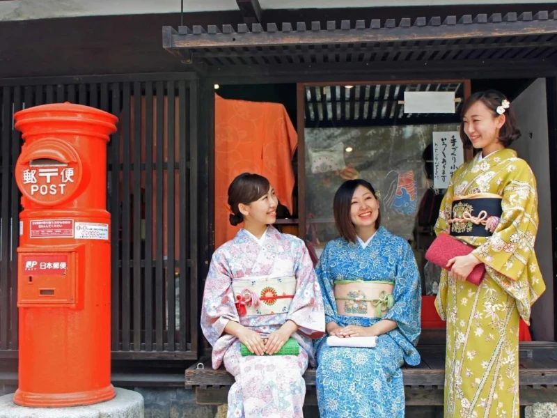 Miyajima'da Geleneksel Kimono Kiralama