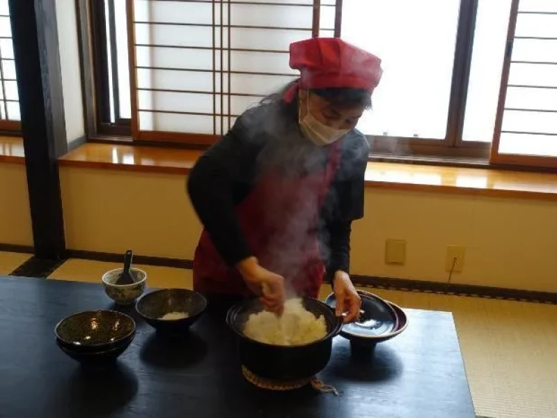 Kagoshima'nın Yusui Kaynak Suyuyla Pişirilen Nefis Hotpot Pilavı