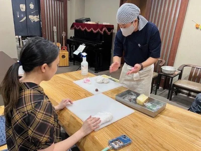 Kumamoto'da TOMODACHIYA Wagashi Tatlı Yapımı Deneyimi