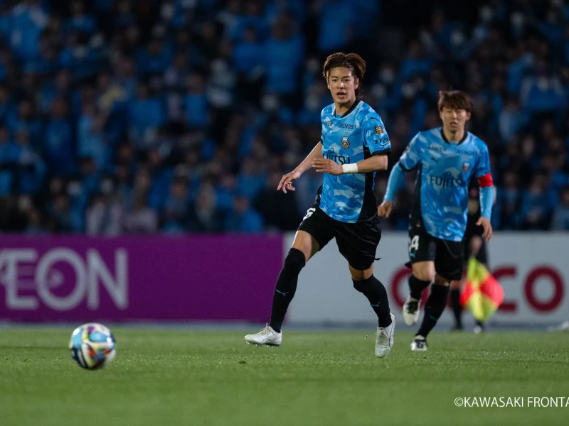 Kawasaki Frontale: Ozeki ile futbol fotoğrafları çekin! İçeriği keşfedin.