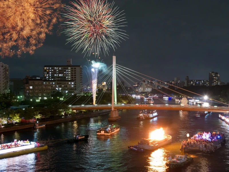 Osaka Tenjin Matsuri Havai Fişek Festivali (Bot Geçidi)
