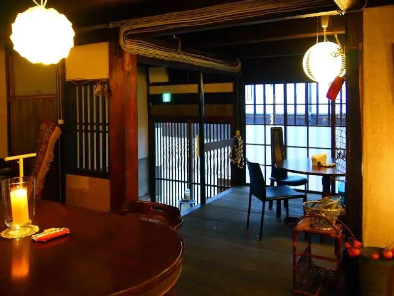 Takehara Hiroshima'da Cafe Like a Trip ile Sanatı Keşfedin