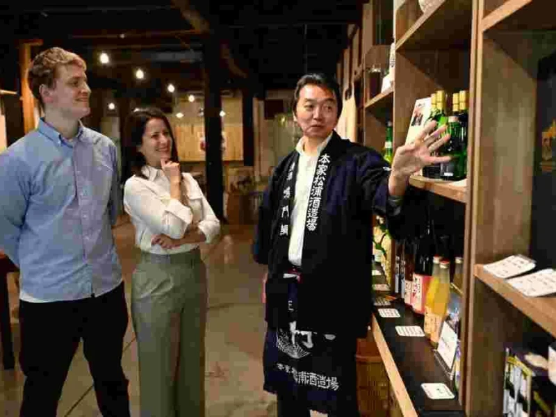 Tokushima'daki Honke Matsuura Sake Fabrikası'nda Yarım Gün Yürüyüş Turu