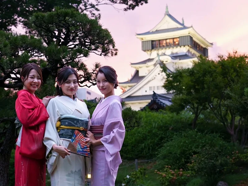 Kitakyushu: Kokura Kalesi Bahçesi'nde Kimono Yürüyüşü ve Matcha Affogato