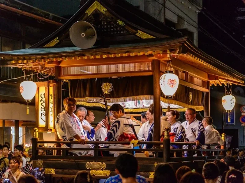 Nagoya: Gece Boyu Kaplıca ve 400 Yıllık Gujo Odori Dans Turu