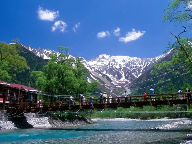 【%10 İNDİRİM】Osaka'dan 2 Günlük Otobüs Turu: Kamikochi, Shirakawa-go & Hida Takayama ile Okuhida Onsen