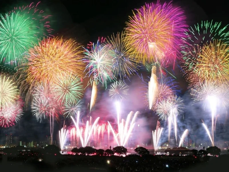 【%10 İNDİRİM】Osaka'dan Ise Büyük Tapınağı Havai Fişek Festivali'ne Gece Otobüsü Turu