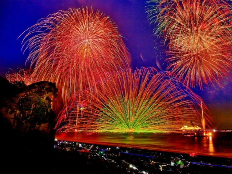 Osaka'dan Kumano Büyük Havai Fişek Festivali'ne Ayrıcalıklı Koltuklarla Gece Otobüsü Turu【%10 İNDİRİM】